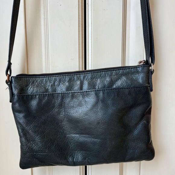 Margot New York distressed leather crossbody in grey. Quality leather bag! - Picture 3 of 8
